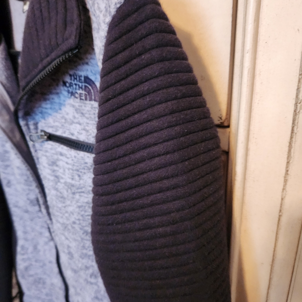 Northface Fleece Jacket size small - Picture 5 of 5